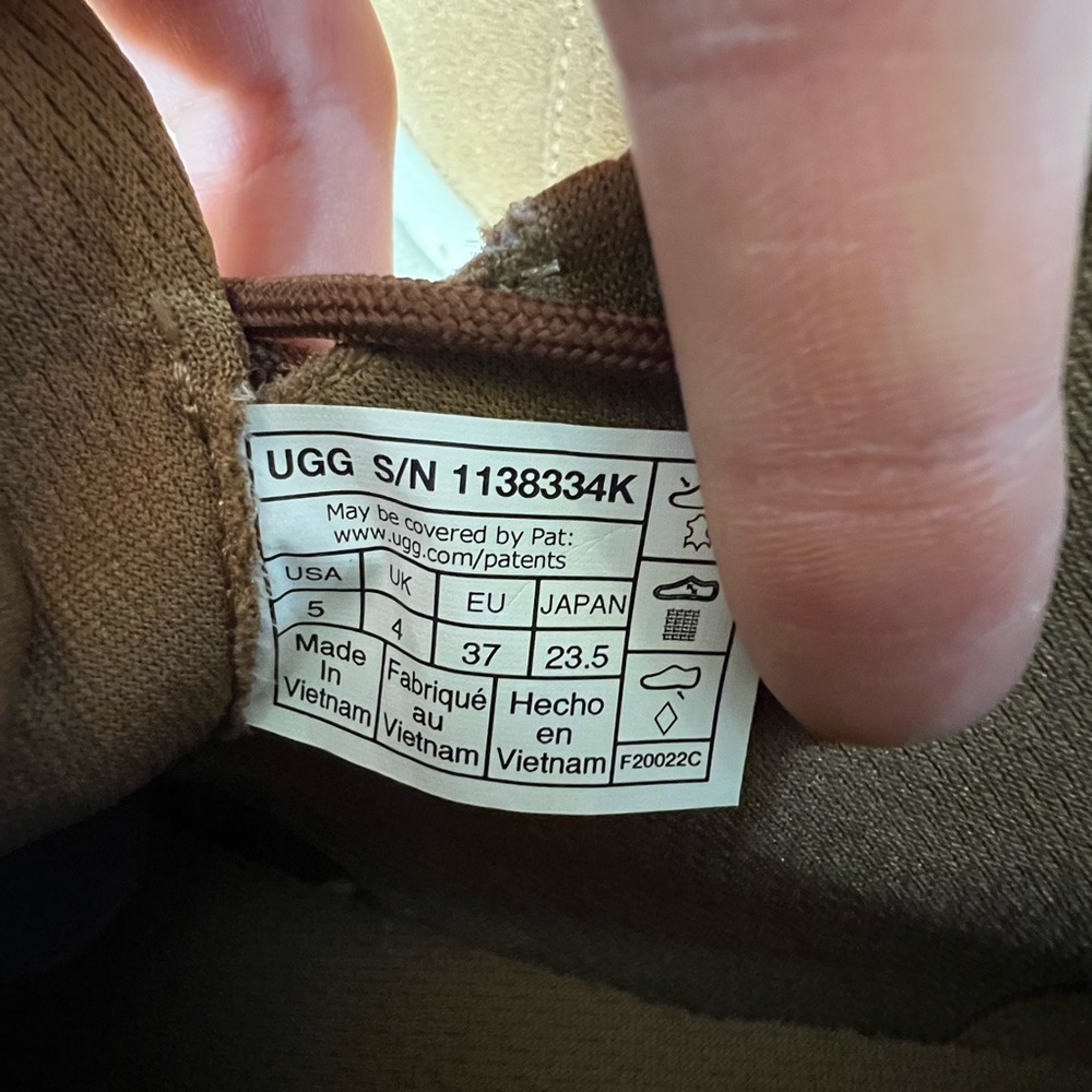 UGG Kids Canoe Waterproof Boots - Picture 9 of 10